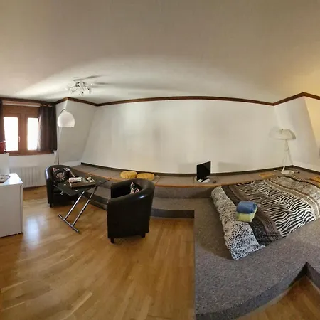 Face à La Cathédrale