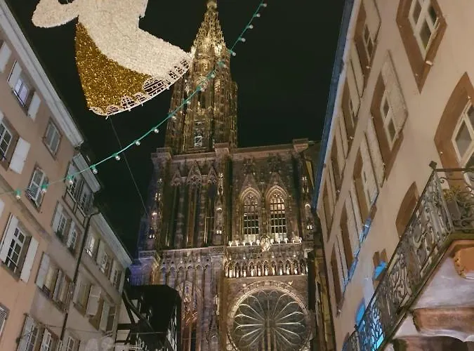 Face A La Cathedrale Strasbourg