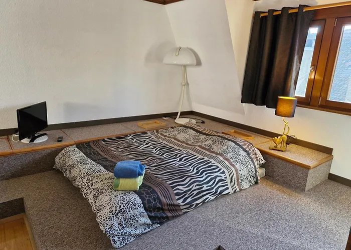 Face A La Cathedrale Homestay *