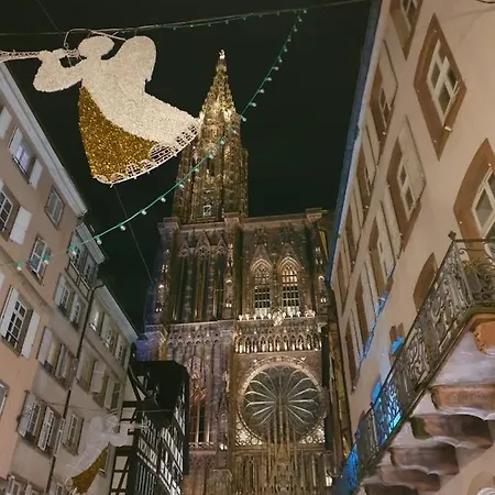 Face A La Cathedrale Strasbourg